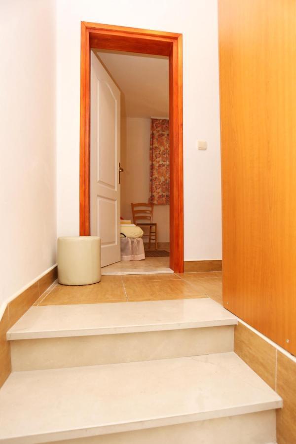 Apartment Zuljana 10233B Buitenkant foto