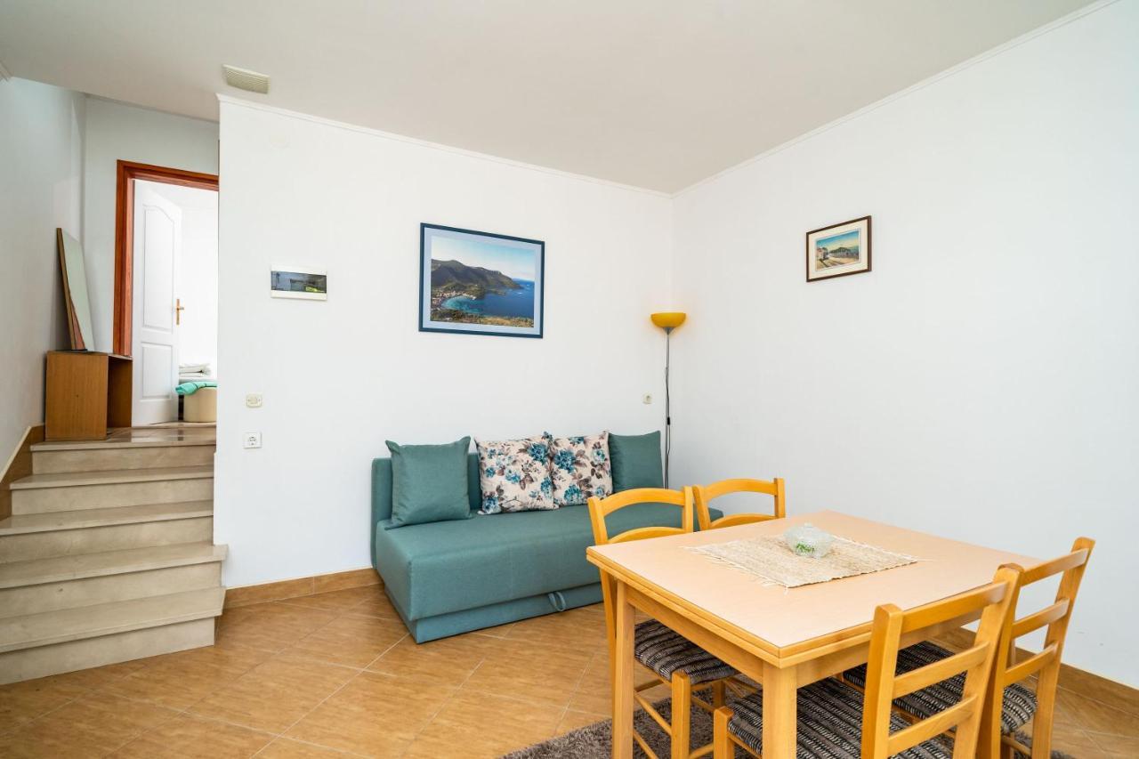 Apartment Zuljana 10233B Buitenkant foto