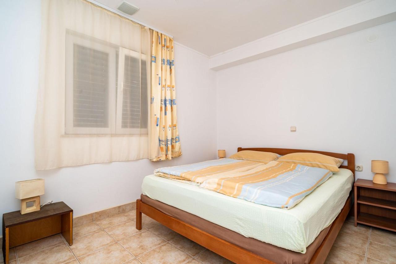 Apartment Zuljana 10233B Buitenkant foto